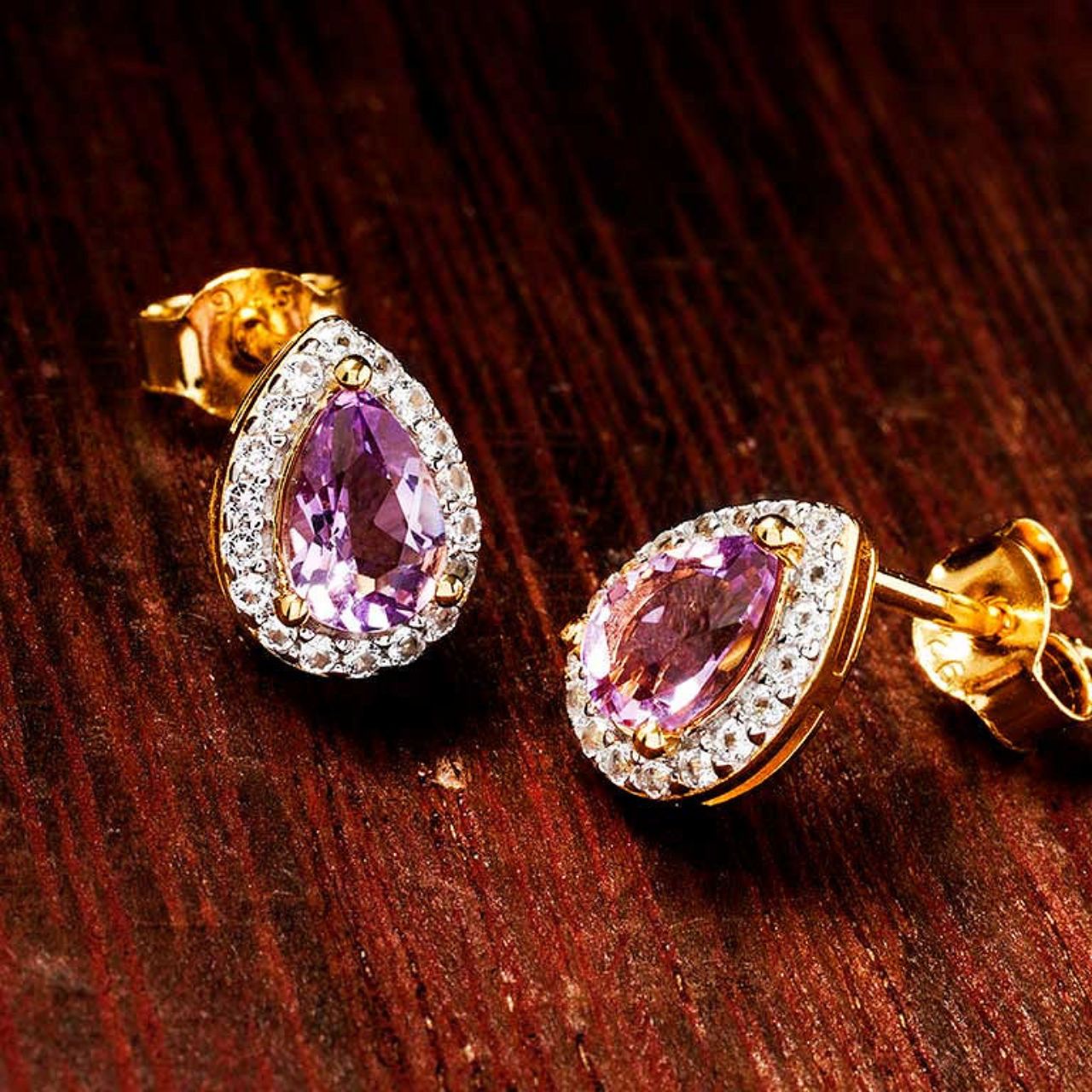 Elevate your elegance with the ShanOre 14kt Gold Vermeil Genuine Amethyst Halo Earrings. Delicately crafted in 14kt gold vermeil, these earrings feature a stunning genuine amethyst surrounded by a halo of shimmering detail, offering a timeless blend of luxury and vibrant colour.