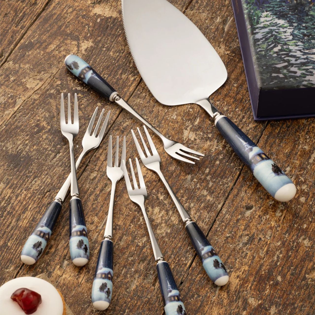 Introducing the Aynsley Silent Night Pastry Set – a charming addition to your festive table. This set includes six ceramic-handled pastry forks and one cake slice. The Silent Night motif adds elegance to your dessert presentation, perfect for sharing holiday treats with loved ones.