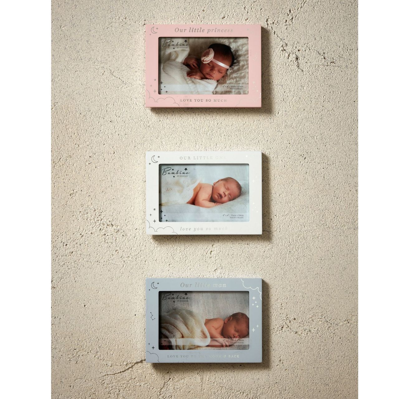 This exquisite landscape frame is an optimal way to beautifully present the photographs of a new-born daughter.