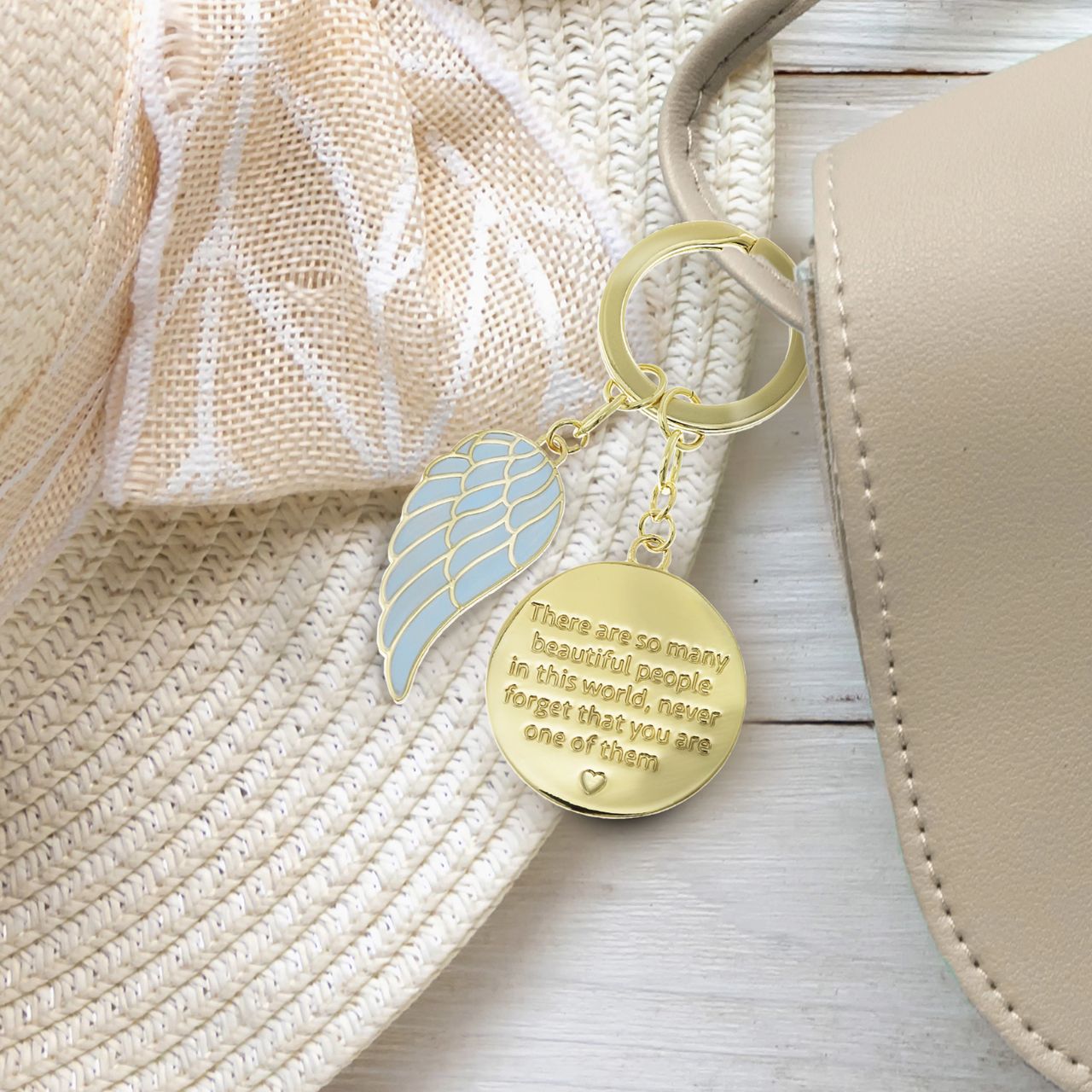 This symbolic accessory celebrates the beauty of connections, a meaningful token honouring the remarkable individuals who illuminate our lives.