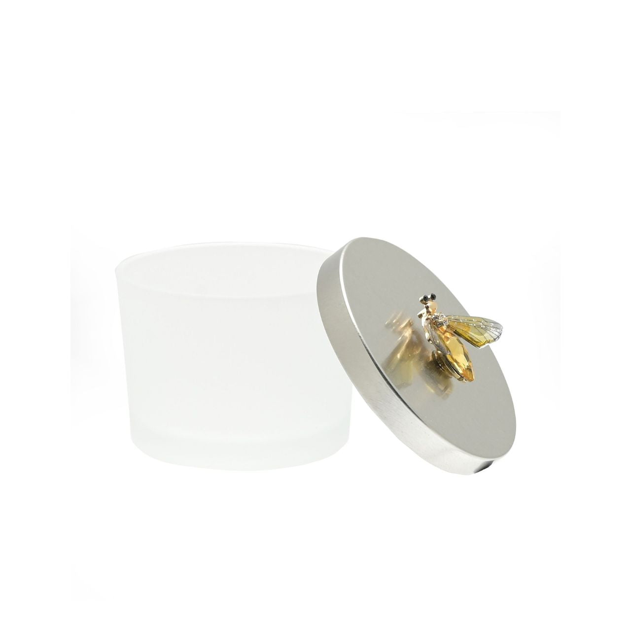 This bee box is certain to add some glitz to anyone's trinkets. Perfectly crafted with both style and sparkle in equal measure, this is sure to serve as an excellent gift option for loved ones.