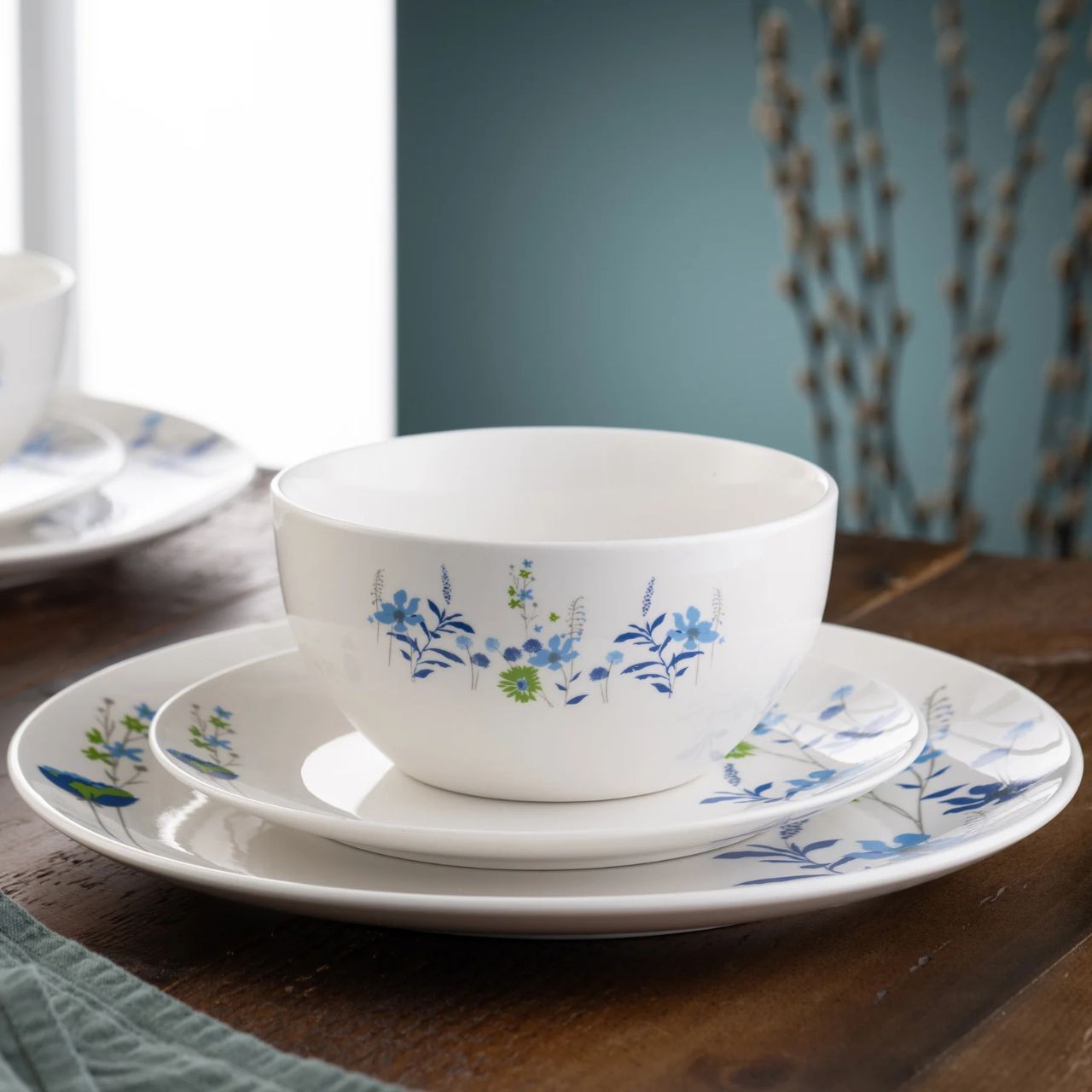 Indigo Bloom features floral motifs in bright blues and greens making a bold statement for your table. Suitable for microwave and dishwasher, this set is perfect for everyday use.