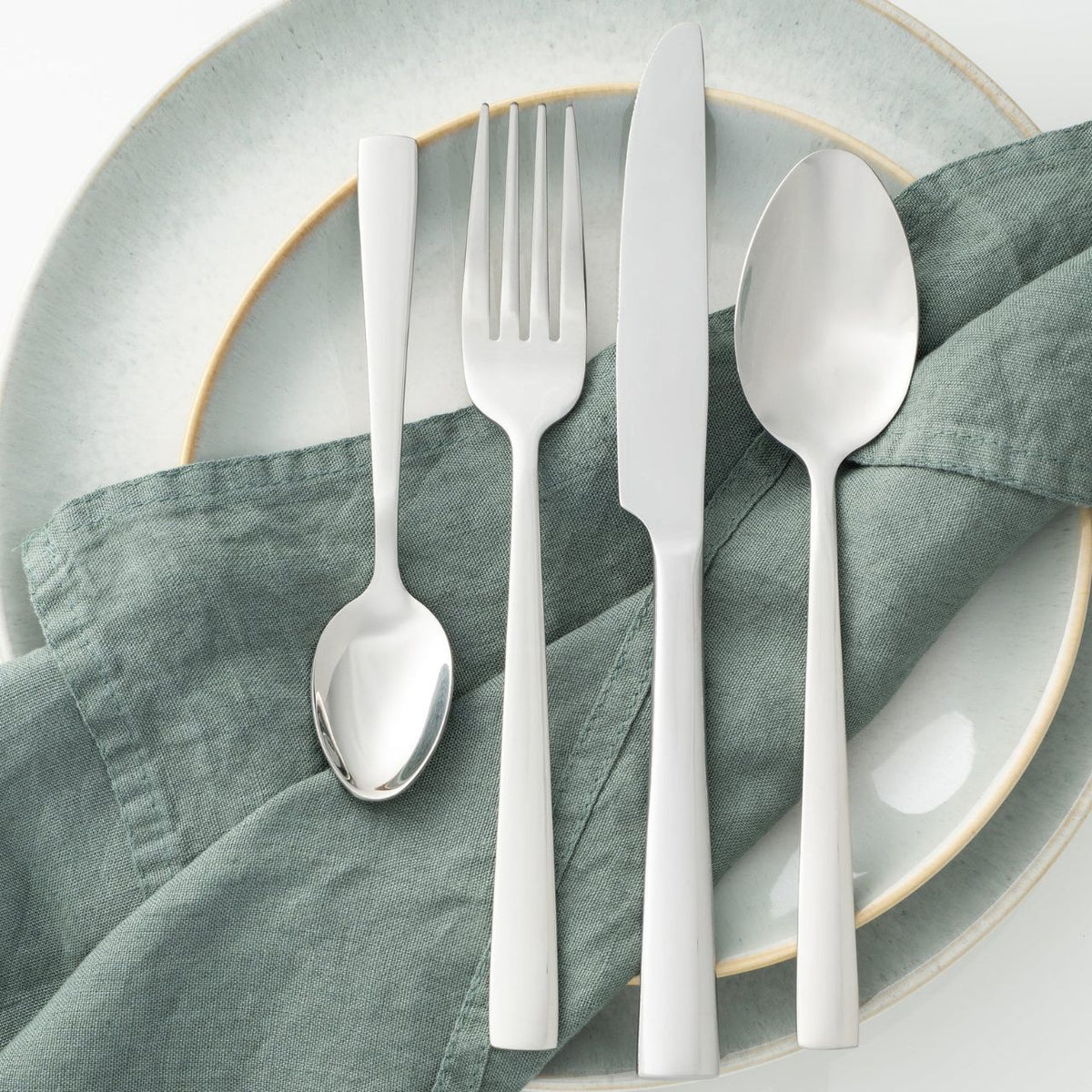 This simplistic and timeless set has been crafted from stainless steel and designed to fit seamlessly with any style, ideal for everyday use as well as special occasions. Nova is beautifully presented in a canteen style box making it a perfect substantial gift.