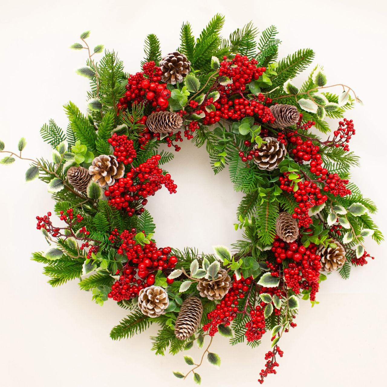 Enchante Festive Gathering Wreath 55 cm  The Christmas Festive Gatherings Wreath is a perfect addition to any celebration. It's crafted with high-quality materials for a long-lasting, eye-catching decoration. Lightweight and durable, it easily hangs to provide a festive touch to your gathering.