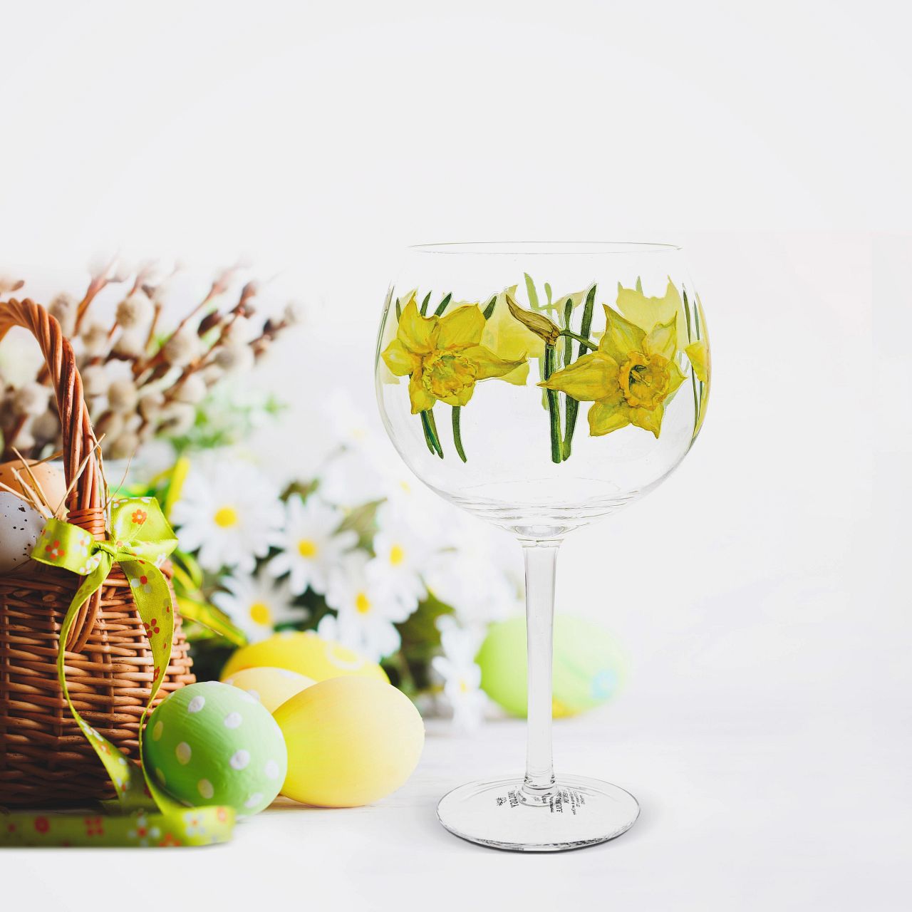 Copa Daffodil Gin Glass The Daffodil gin glass is ideal for celebrating a new path. Daffodils signify the beginning of springtime, they represent rebirth and new beginnings, and so, they are the perfect gift to help someone special celebrate new achievements and goals. Pair with a fresh lemon gin and tonic for a refreshing gift.