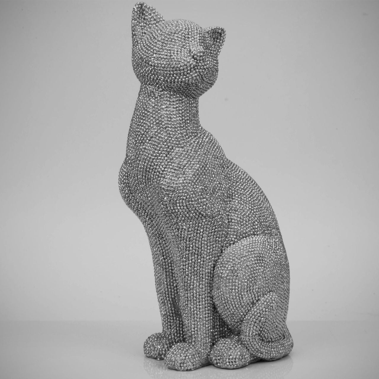 Bring an elegant touch of glamour to any space with this glittering silver diamante encrusted cat figurine. From the HESTIA Silver Luxe collection - unparalleled glamour, style and elegance in contemporary home and gift.