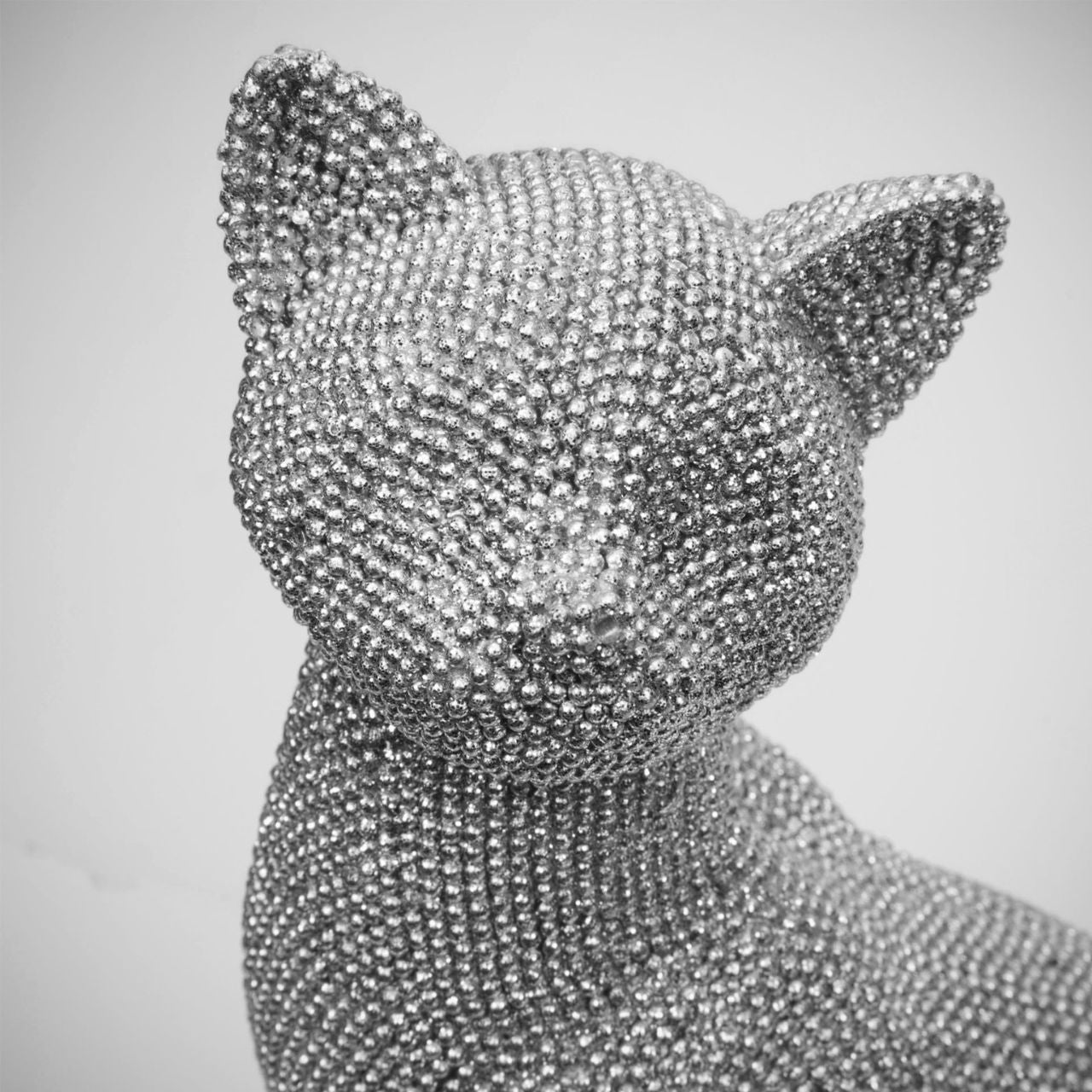 Bring an elegant touch of glamour to any space with this glittering silver diamante encrusted cat figurine. From the HESTIA Silver Luxe collection - unparalleled glamour, style and elegance in contemporary home and gift.