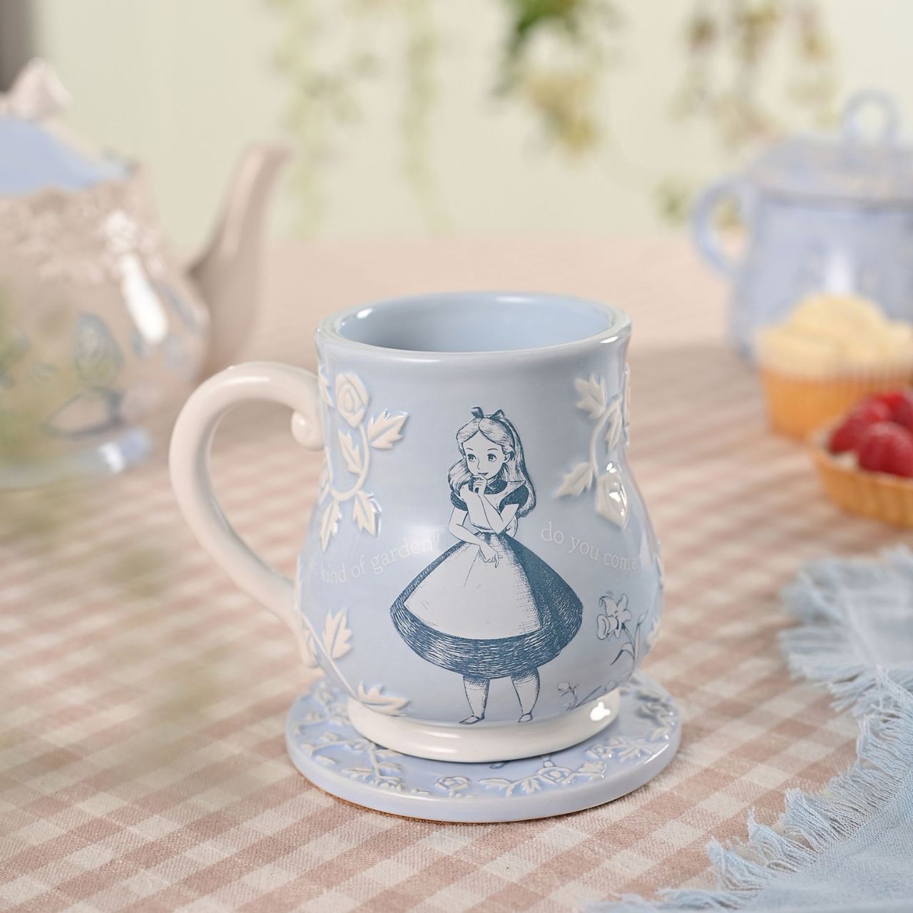 An enchanting Disney Alice in Wonderland Embossed Mug – Alice. This officially licensed product is tailor-made for superfans.