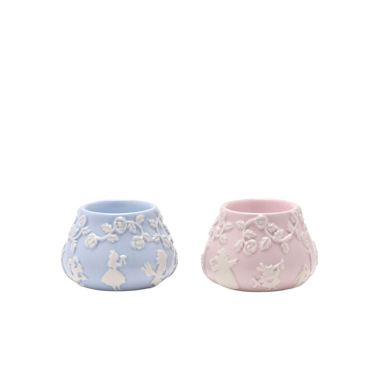 Crafted from ceramic with a glazed finish and in pink and blue. This set is a celebration of this fantasy tale with stunning illustrations in white.