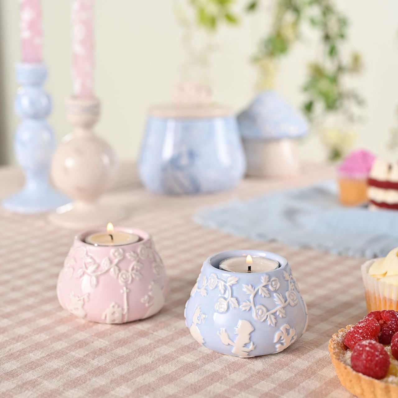 Crafted from ceramic with a glazed finish and in pink and blue. This set is a celebration of this fantasy tale with stunning illustrations in white.