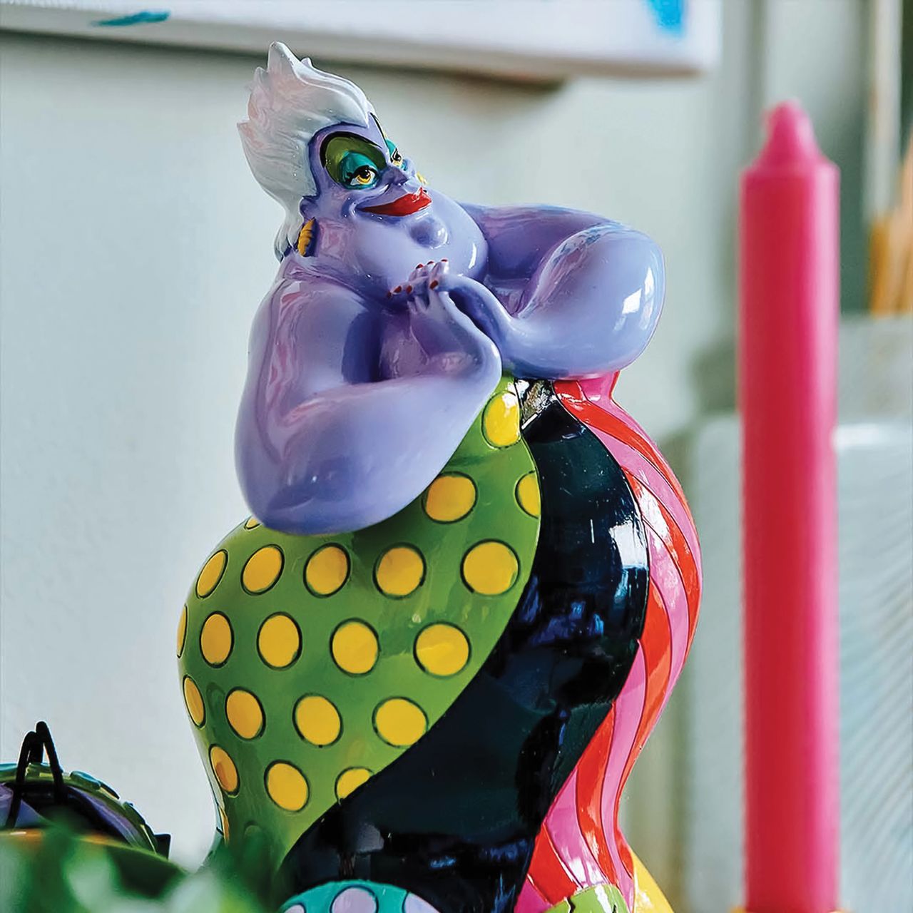 Redesigning the antagonist from The Little Mermaid, Ursula gets a chic remodel of trendy tentacles. With bold colour and compelling pattern, contemporary artist Romero Britto captures the fun and whimsy of Disney. Figurine is made from cast stone.