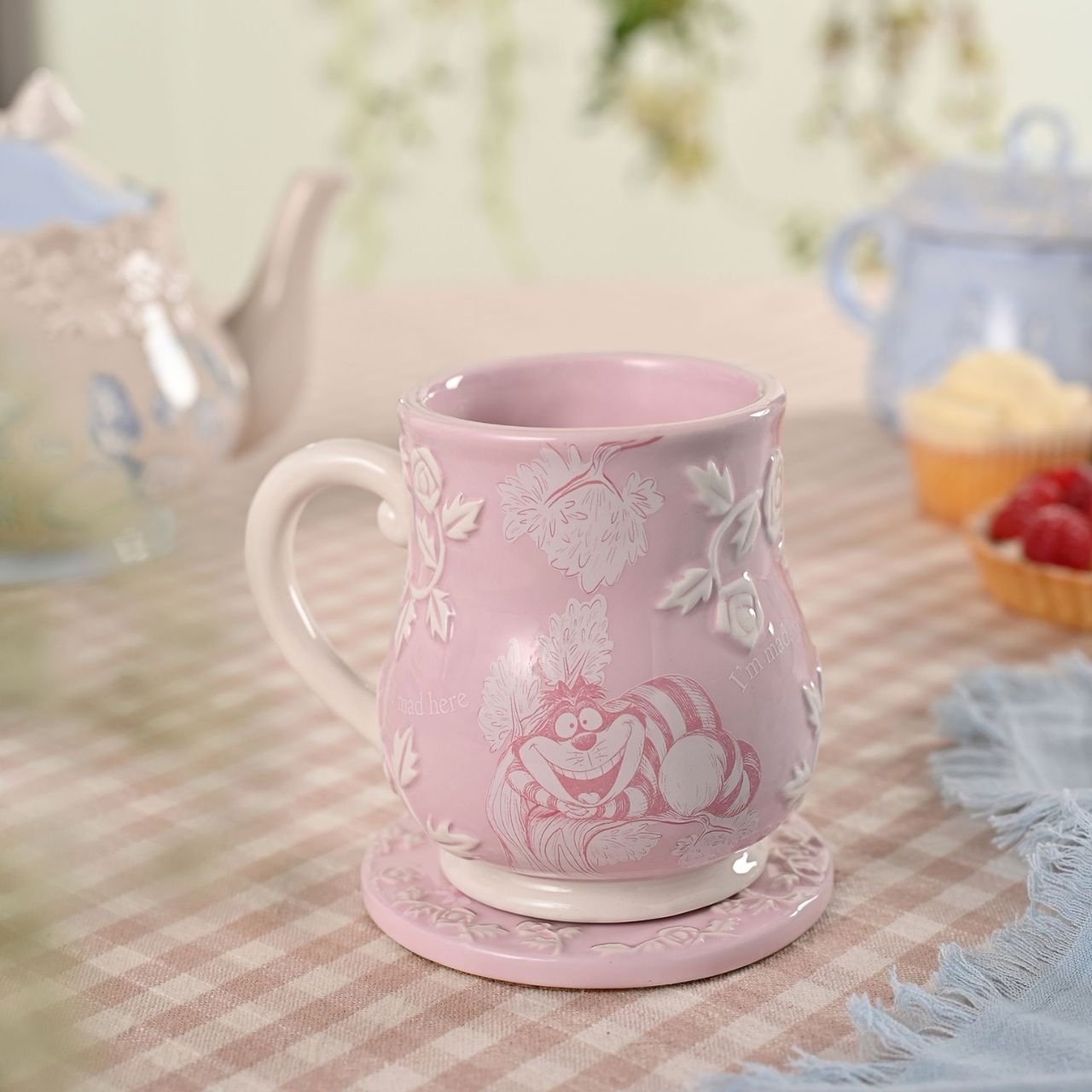 Made from ceramic with a glazed finish, this original mug comes in a gorgeous pink colour and is a celebration of this fantasy tale.