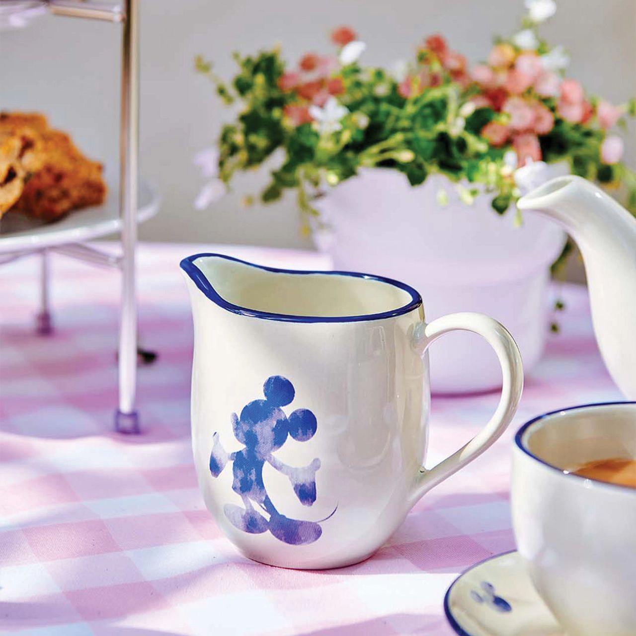 This lidded stoneware sugar bowl & Cream Jug is the perfect magical addition to any afternoon tea setting or even just to add some wonder to your kitchen. Makes the perfect gift or self-purchase that complements every interior style. This dishwasher safe.