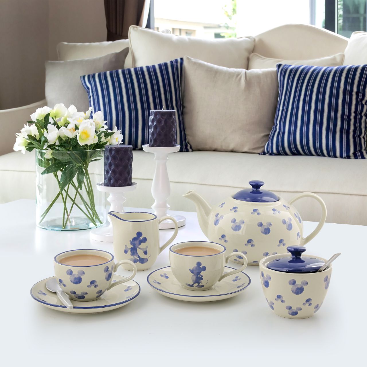 This lidded stoneware sugar bowl is the perfect magical addition to any afternoon tea setting or even just to add some wonder to your kitchen. Designed to sit perfectly alongside the Disney Mono cream jug.
