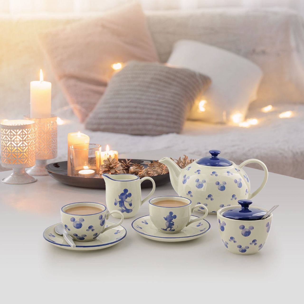 This lidded stoneware sugar bowl is the perfect magical addition to any afternoon tea setting or even just to add some wonder to your kitchen. Designed to sit perfectly alongside the Disney Mono cream jug.