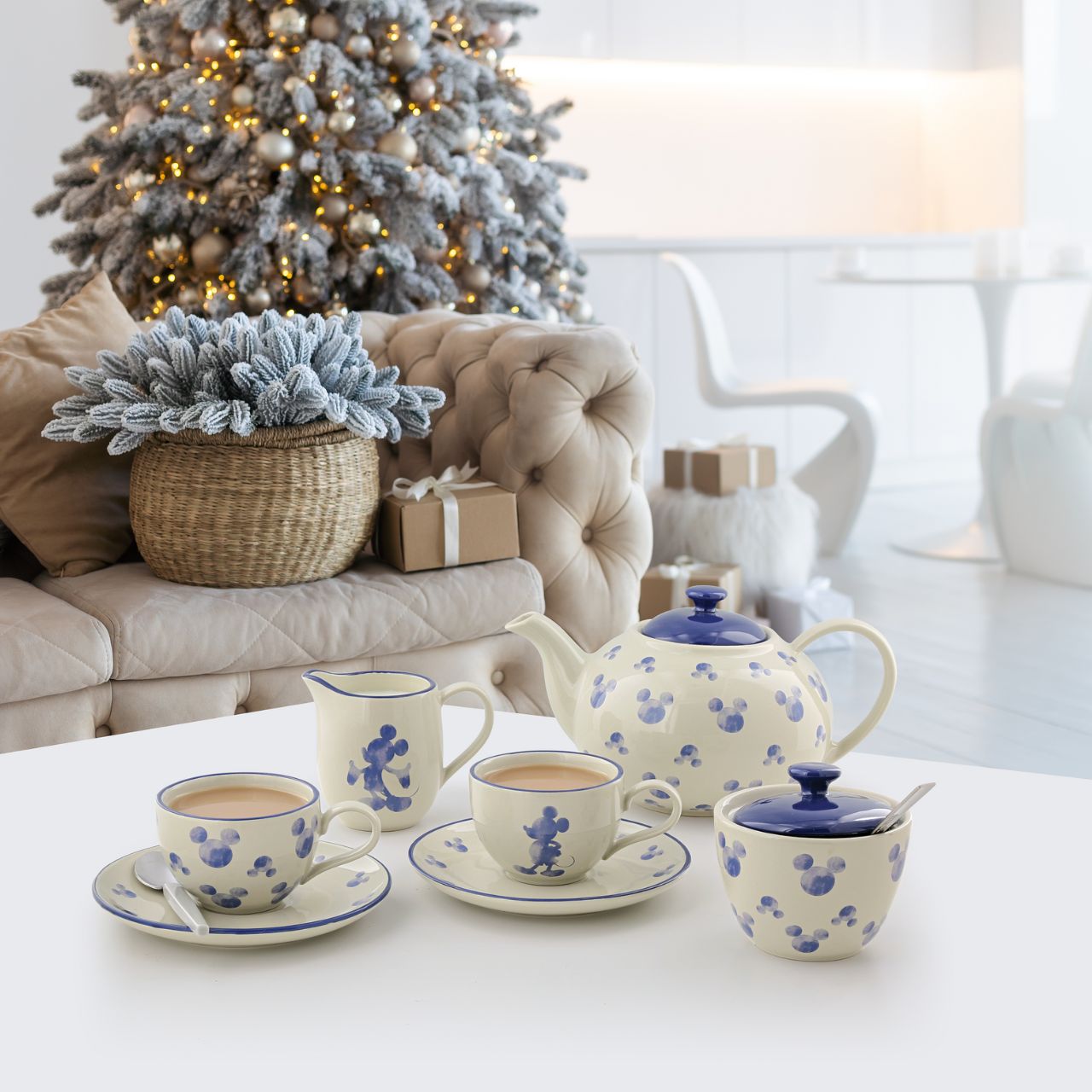 This lidded stoneware sugar bowl is the perfect magical addition to any afternoon tea setting or even just to add some wonder to your kitchen. Designed to sit perfectly alongside the Disney Mono cream jug.