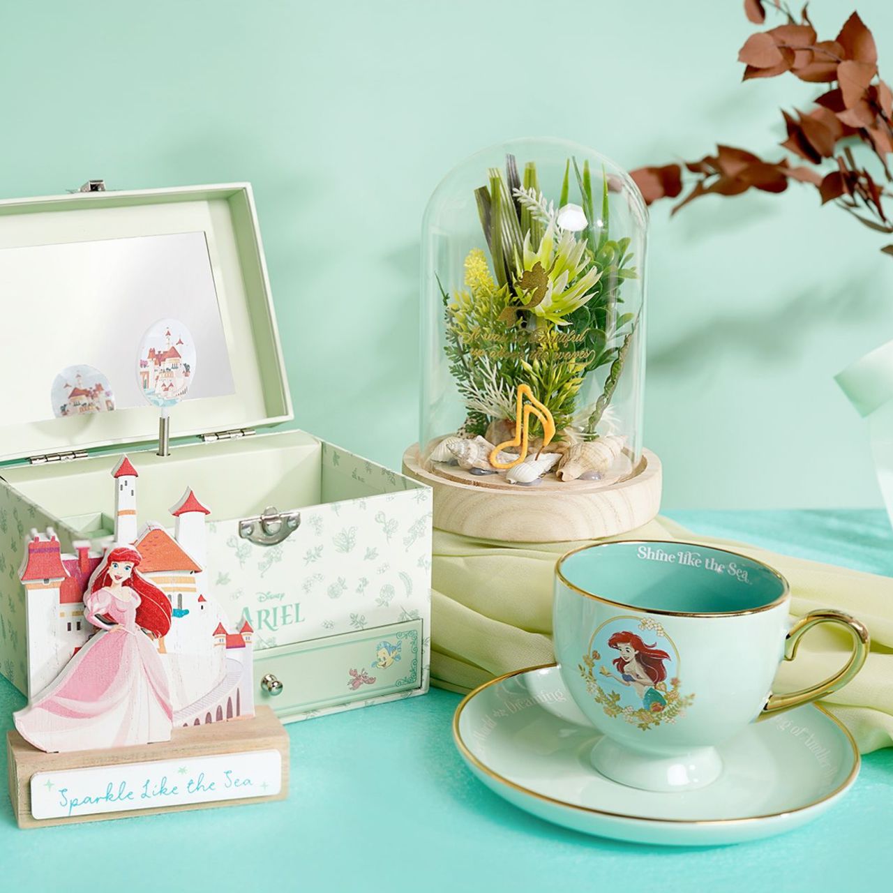 Bring the magic of Disney to the home with the Disney Pastel Princess Florals In A Cloche With Neon Light - Ariel.