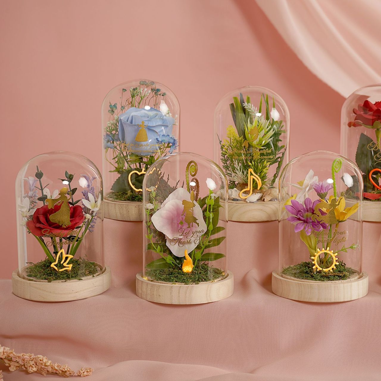 Bring the magic of Disney to the home with the Disney Pastel Princess Florals In A Cloche With Neon Light - Snow White.