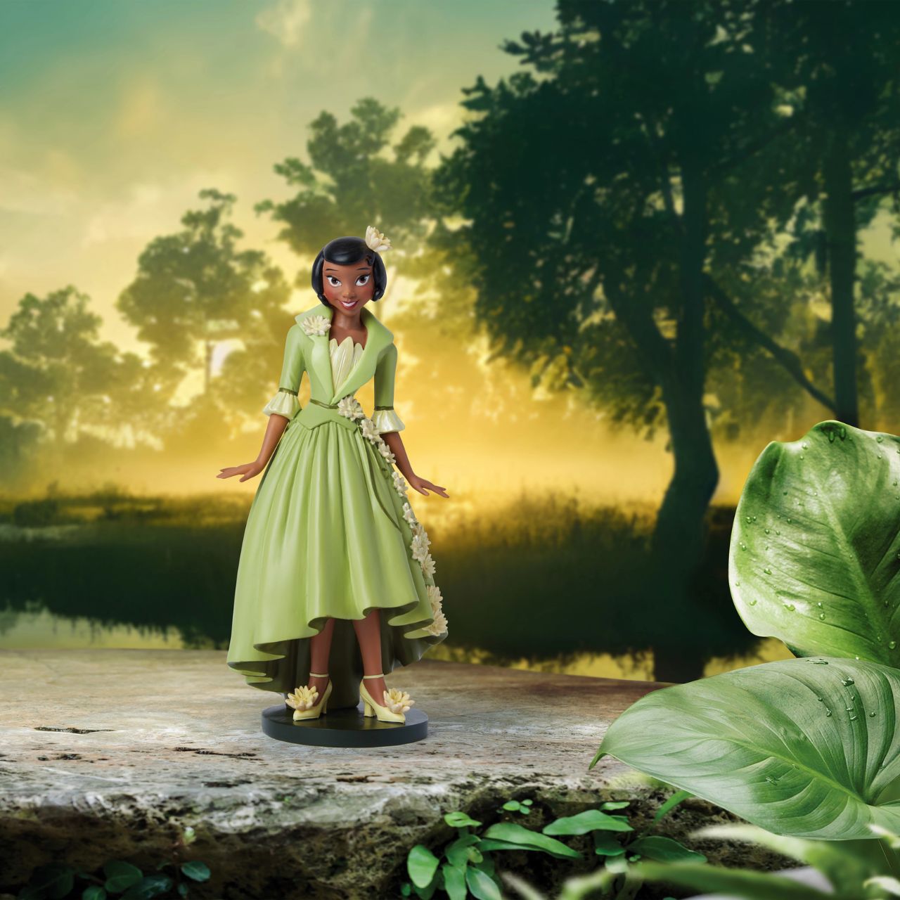Part of the Disney Showcase Botanical collection, the Botanical Tiana figurine sees Disney's iconic princess from The Princess and the Frog in her iconic green dress adorned with delicate yellow flowers.