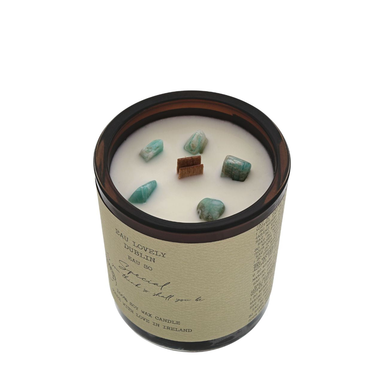 Eau So Lovely Relaxed Candle with Adventurine Gemstone Handmade in Ireland, this calming candle combines the soothing energy of Adventurine gemstone with thoughtful craftsmanship.
