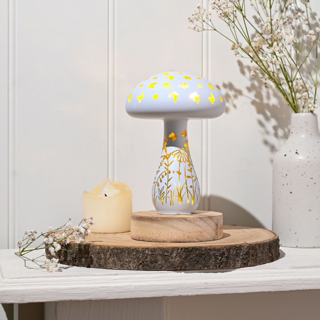 Add a touch of Easter charm to your décor with this LED battery-operated light. Designed in a toadstool shape and featuring a whimsical pattern, it casts a charming springtime glow when illuminated.