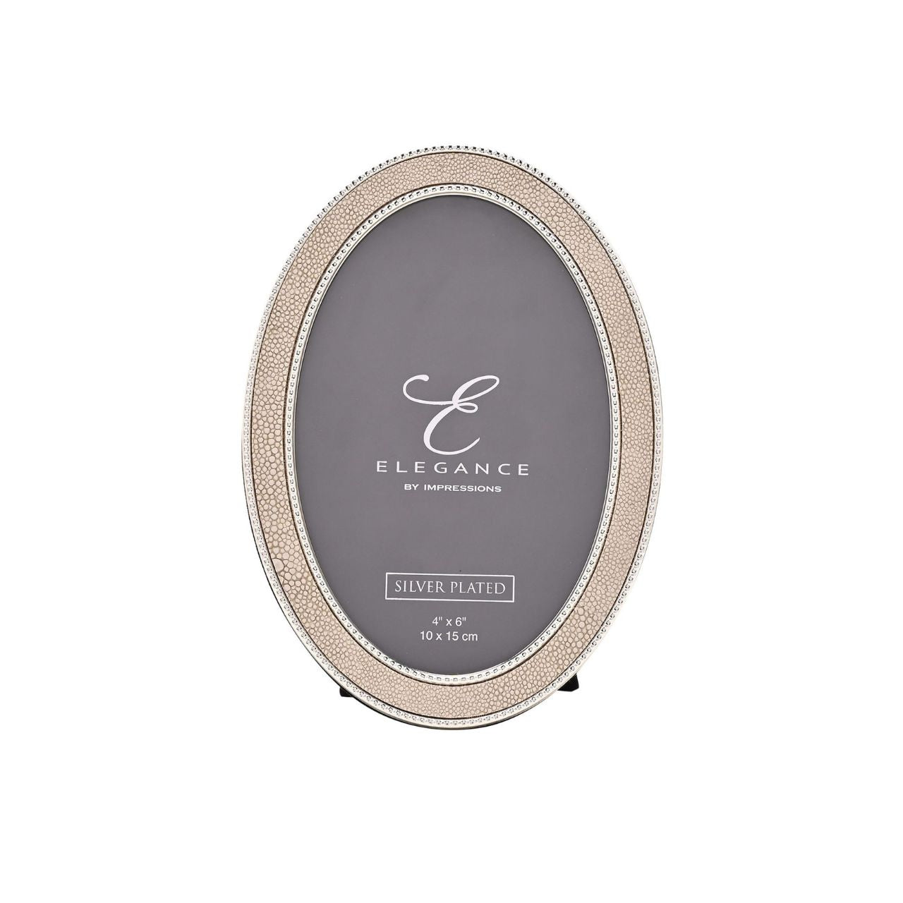 Display your cherished 4" x 6" photos in this silver-plated frame. The shiny finish is complemented by a beige PU leather border, creating a sophisticated look for any décor.