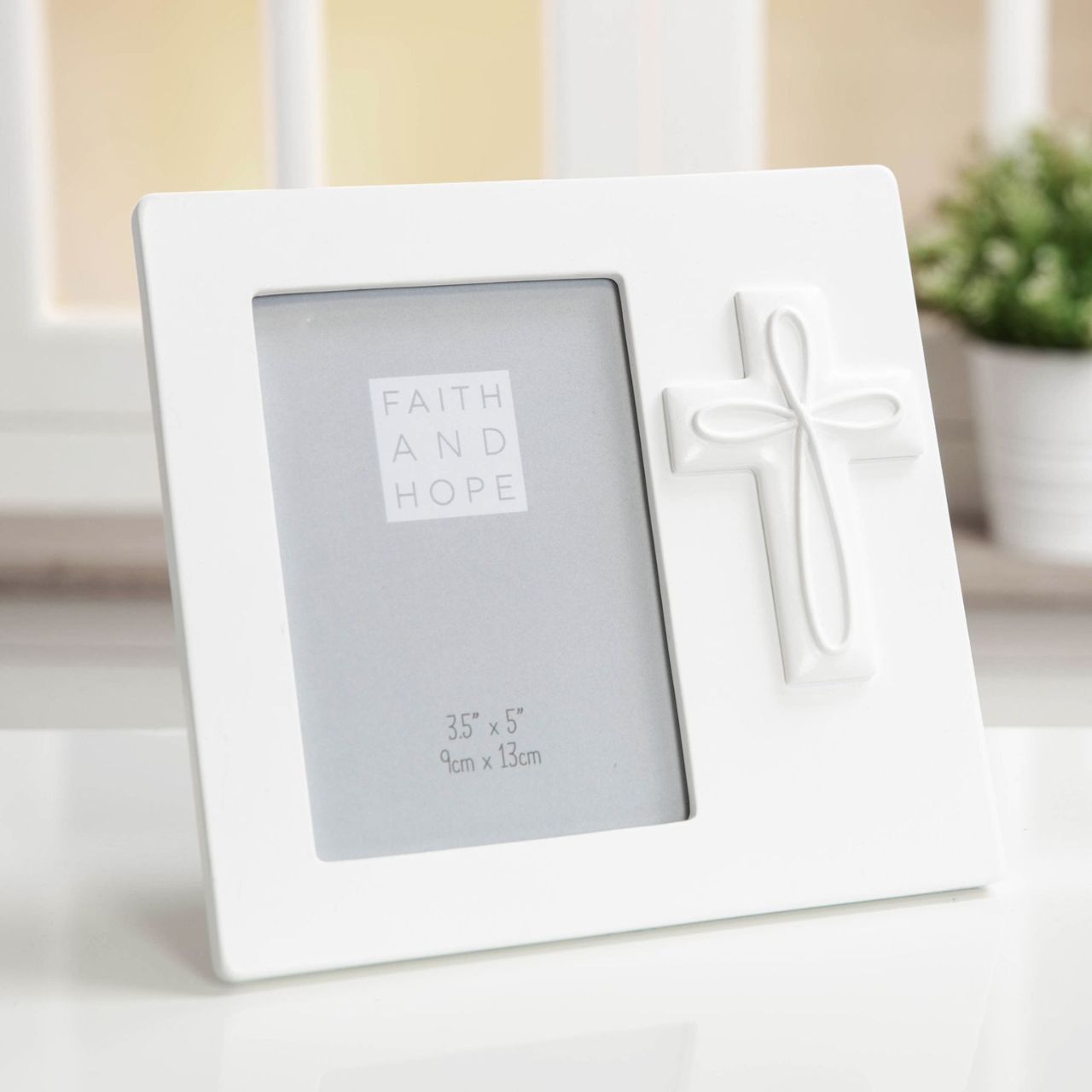 Faith & Hope White Resin Cross Frame 3.5" x 5" Preserve a precious memory from a special religious occasion with this beautiful moulded white crucifix photo frame.
