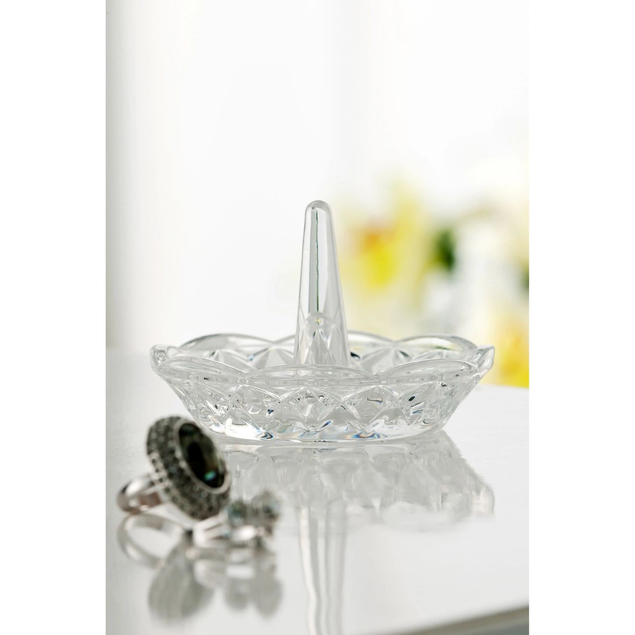 The truly elegant design of the Ashford Collection makes it the perfect token gift! A must have to keep those rings nice and tidy.