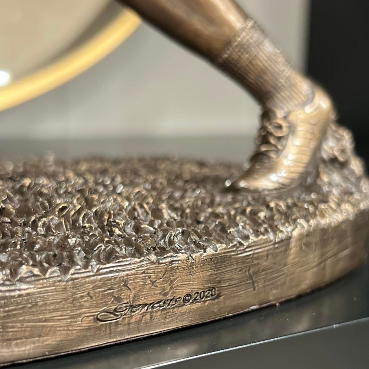 A stunning sculpture of a Hurler mid-game. Ideal as a prize for any Player or fan.