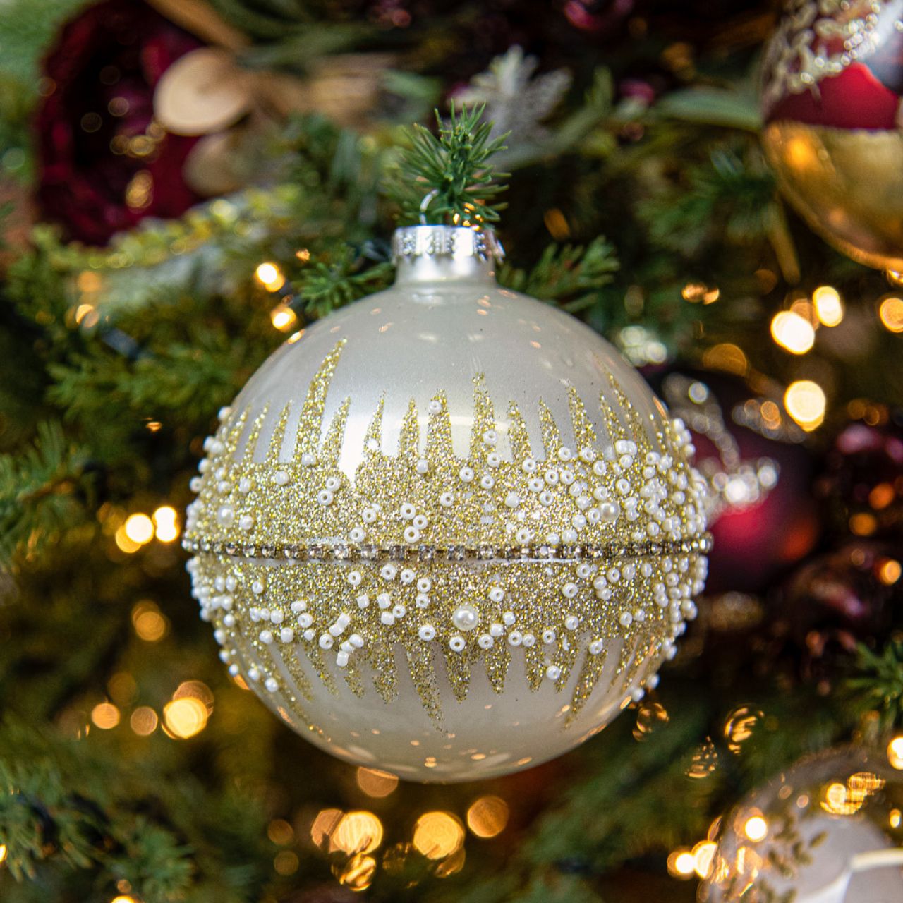 Gisela Graham Christmas Bauble White With Gold Glitter Spikey Band Browse our beautiful range of luxury Christmas tree decorations, baubles & ornaments for your tree this Christmas.