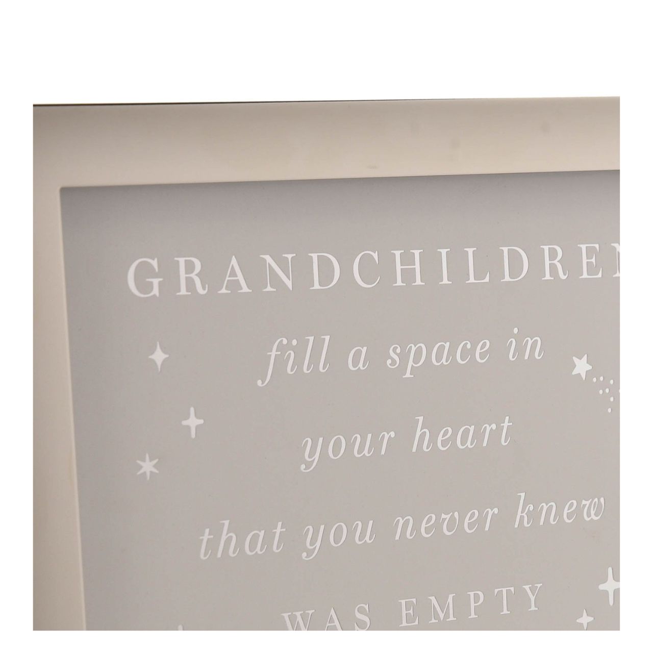This exquisite landscape frame is an optimal way to beautifully present the photograph of new family arrivals.