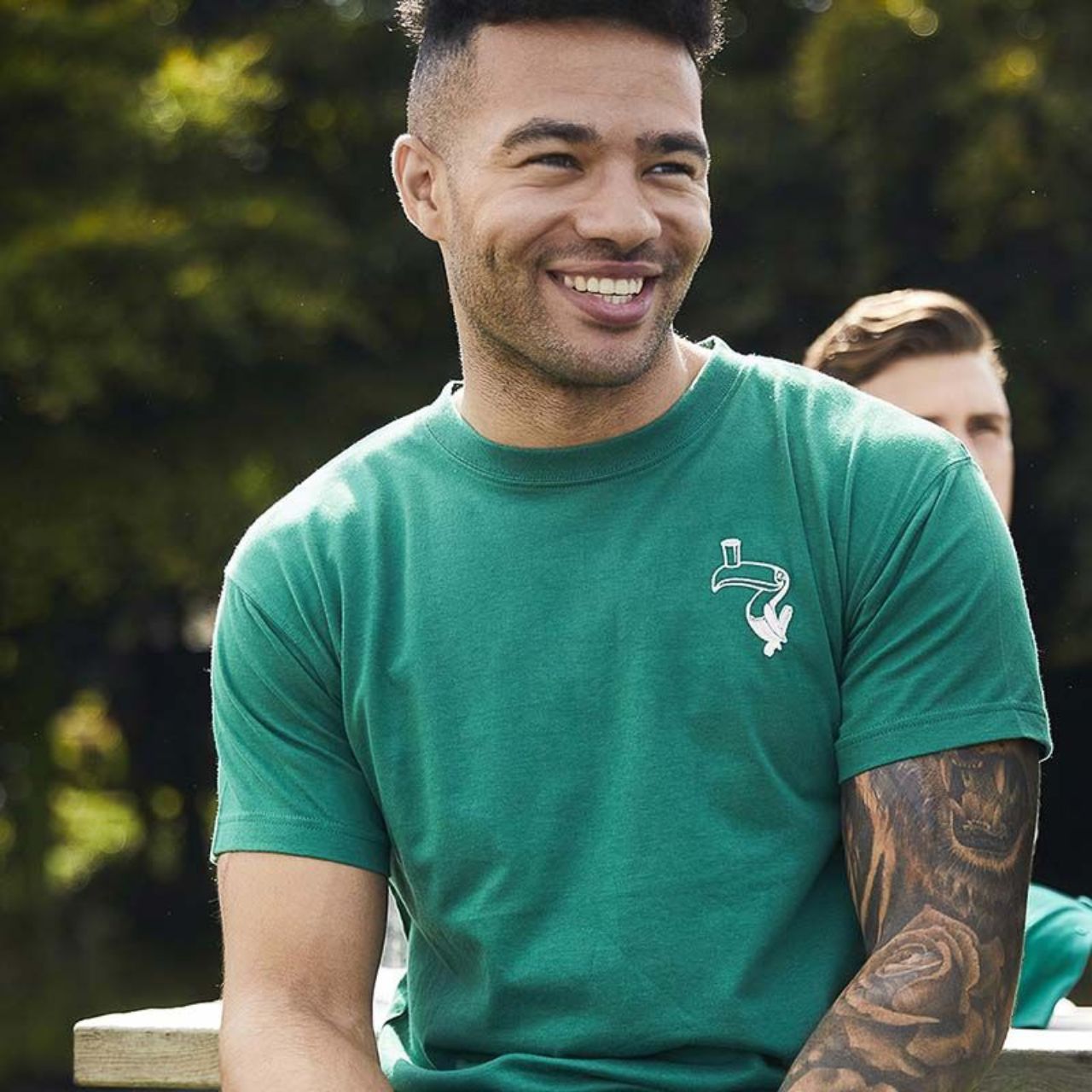 This Green crew neck T-shirt is part of the Guinness Official Merchandise Collection. It showcases the iconic toucan, widely recognized as the most iconic advertising symbol for Guinness.