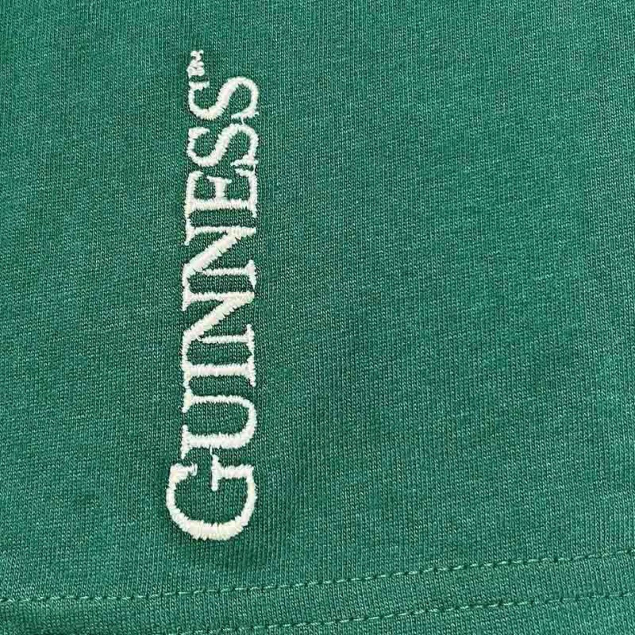 This Green crew neck T-shirt is part of the Guinness Official Merchandise Collection. It showcases the iconic toucan, widely recognized as the most iconic advertising symbol for Guinness.