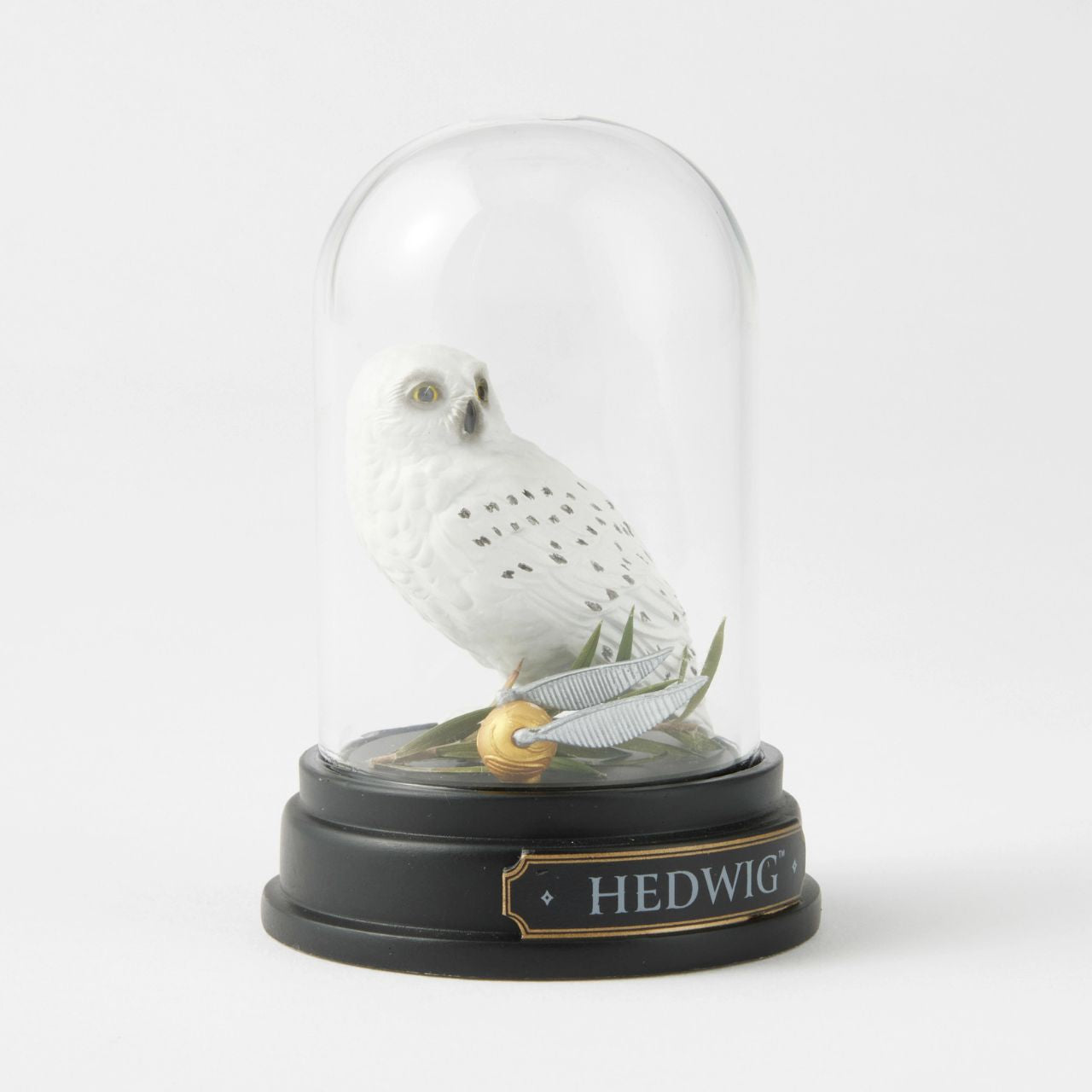 Owl enthusiasts and Harry Potter fans alike will be mesmerized by this graceful, sculpted and hand-painted miniature rendition of Harry's loyal companion nestled under a glass dome.