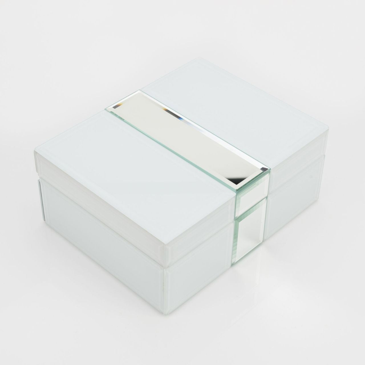 Hestia Mirror and White Glass Jewellery Box Crisp white glass side panels. Silver Mirrored Panels with deluxe Bevelled edges. Luxury velveteen lining.