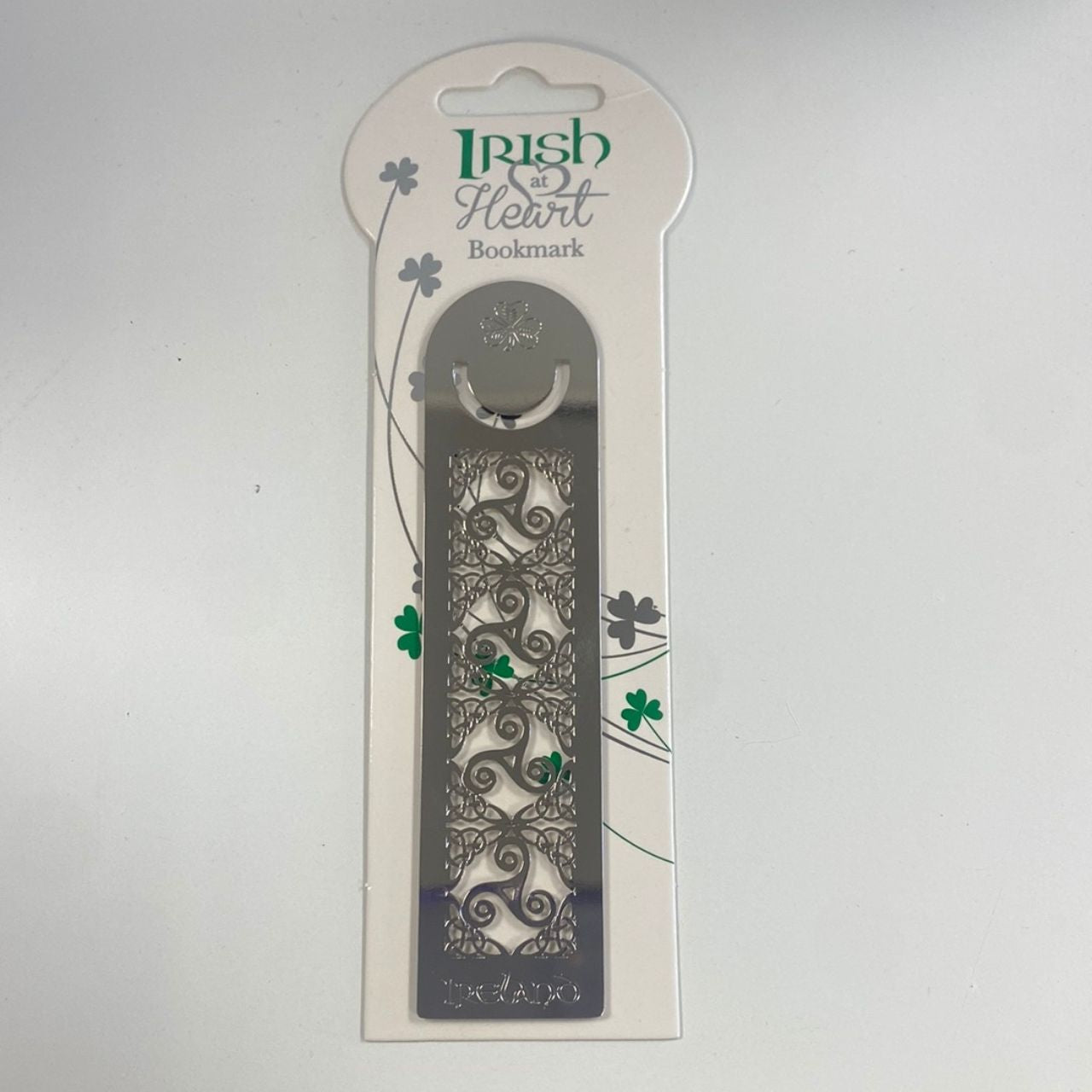 This Irish at Heart Bookmark features a delicate spiral design that embodies the essence of Irish culture. Keep your place in your favourite book while showing off your Irish pride with this charming bookmark. The perfect addition to any book lover's collection.