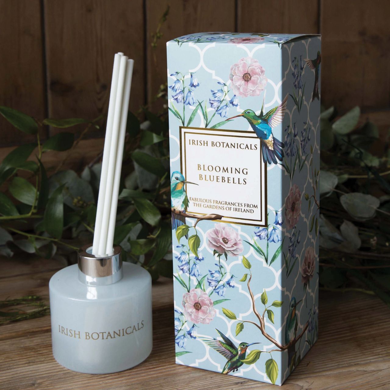 This gorgeous and refreshing scent is so perfect for summer. A stunning mix of fresh bluebells with notes of lemon and freesia make this so, light, refreshing and simple.