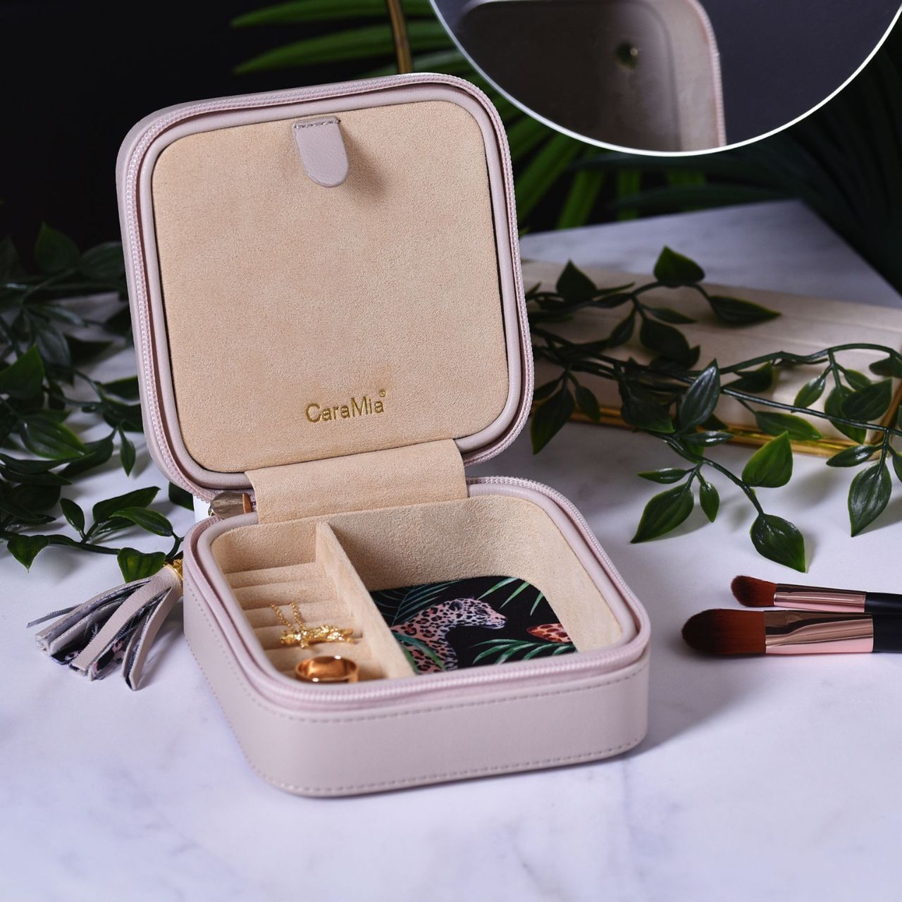 This striking jewellery case features a soft velvet interior with statement 'catchmere' panther print and matt cream, faux leather exterior.