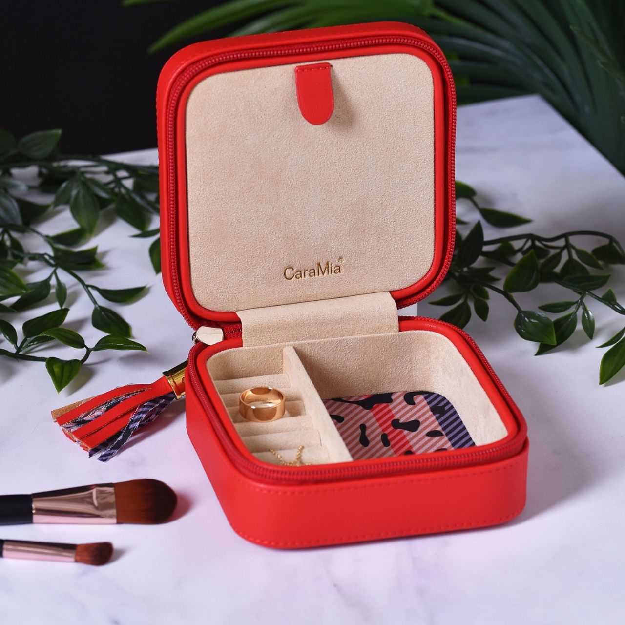 This striking jewellery case features a soft velvet interior with statement 'catwalk' print and matt red, faux leather exterior.