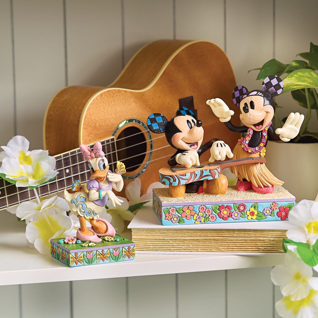 Donald Ducks super cute girlfriend Daisy Duck is here to celebrate the joy of Spring. Hand crafted and painted, she is part of the Disney Traditions collection by Jim Shore. Comes in a fully branded gift box.