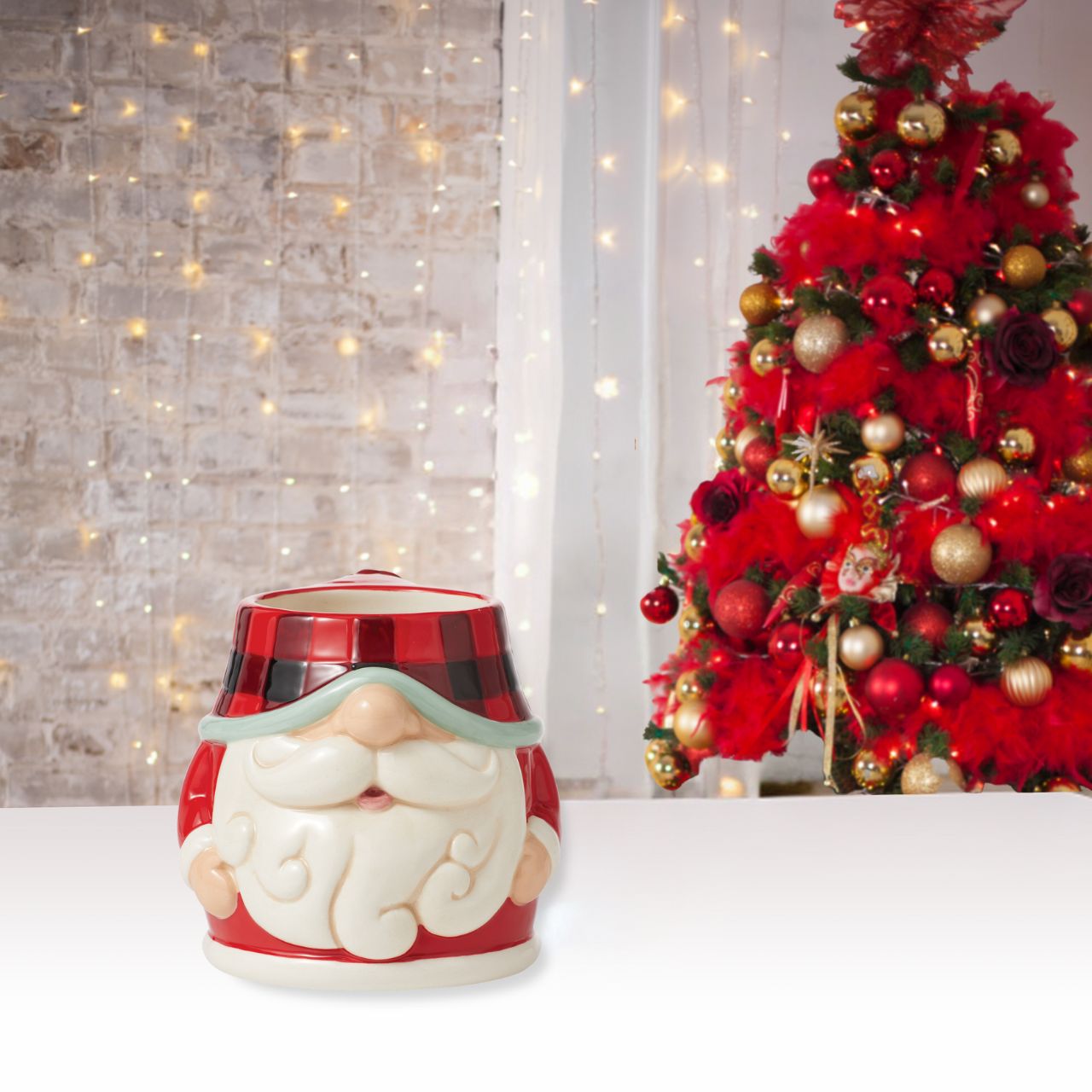 Heartwood Creek Highland Glen Mug Designed by award winning artist Jim Shore as part of the Heartwood Creek Highland Glen Collection, hand crafted using high quality cast stone and hand painted, this festive mug is perfect for the Christmas season.