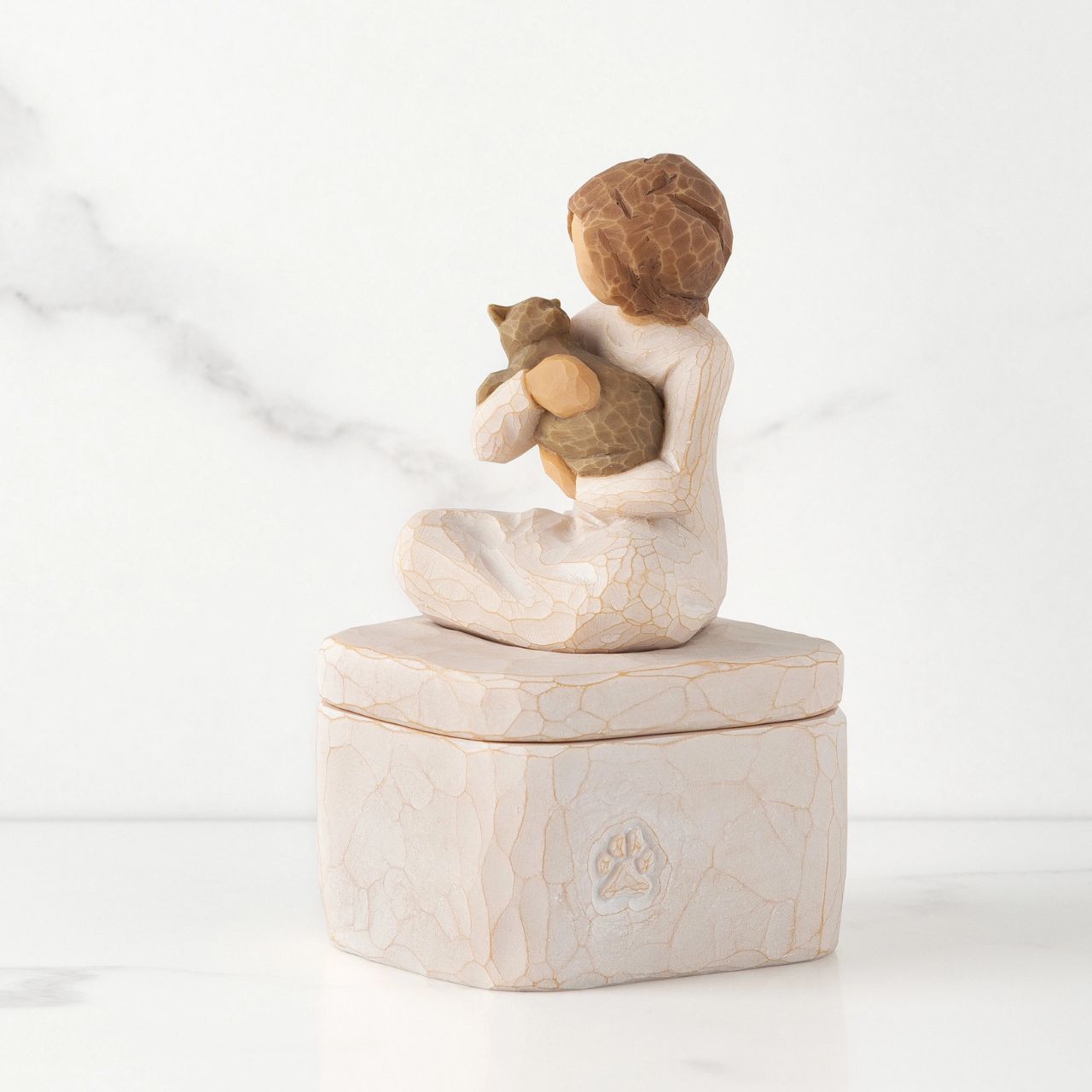 Kindness Girl Keepsake Box by Willow Tree A gift for those who love cats and treasure their affection. Keepsake Boxes are small, sweet places to keep jewellery, hair accessories, notes. Inside, the bottom of this box reveals the sentiment, "Above all, kindness".
