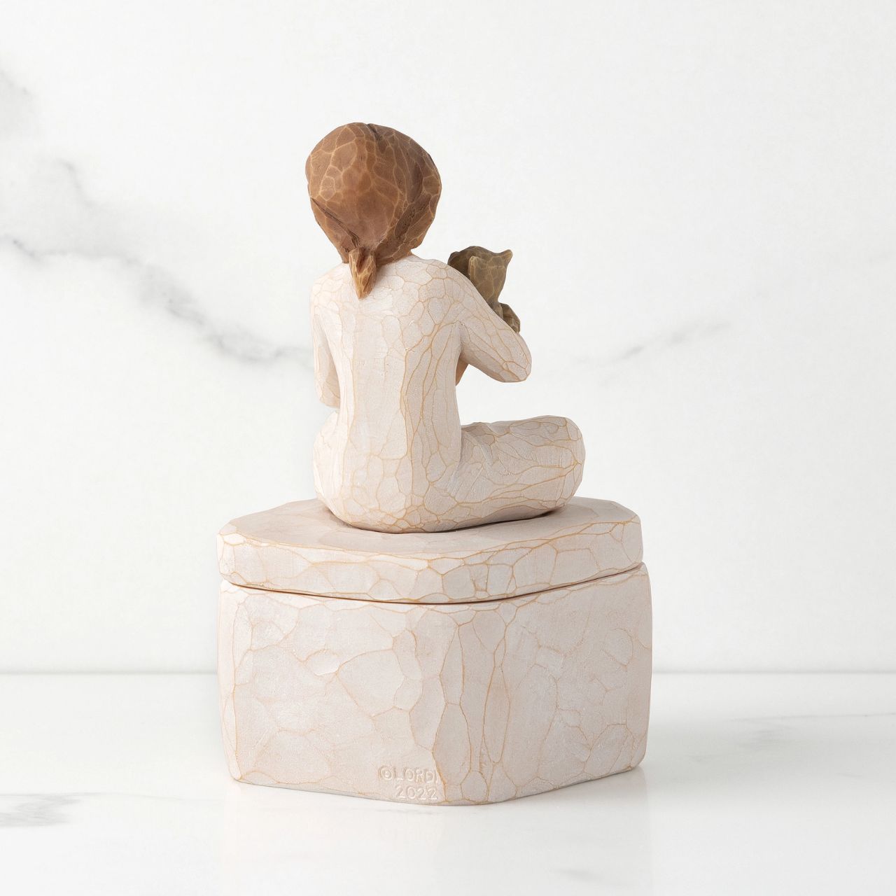 Kindness Girl Keepsake Box by Willow Tree A gift for those who love cats and treasure their affection. Keepsake Boxes are small, sweet places to keep jewellery, hair accessories, notes. Inside, the bottom of this box reveals the sentiment, "Above all, kindness".