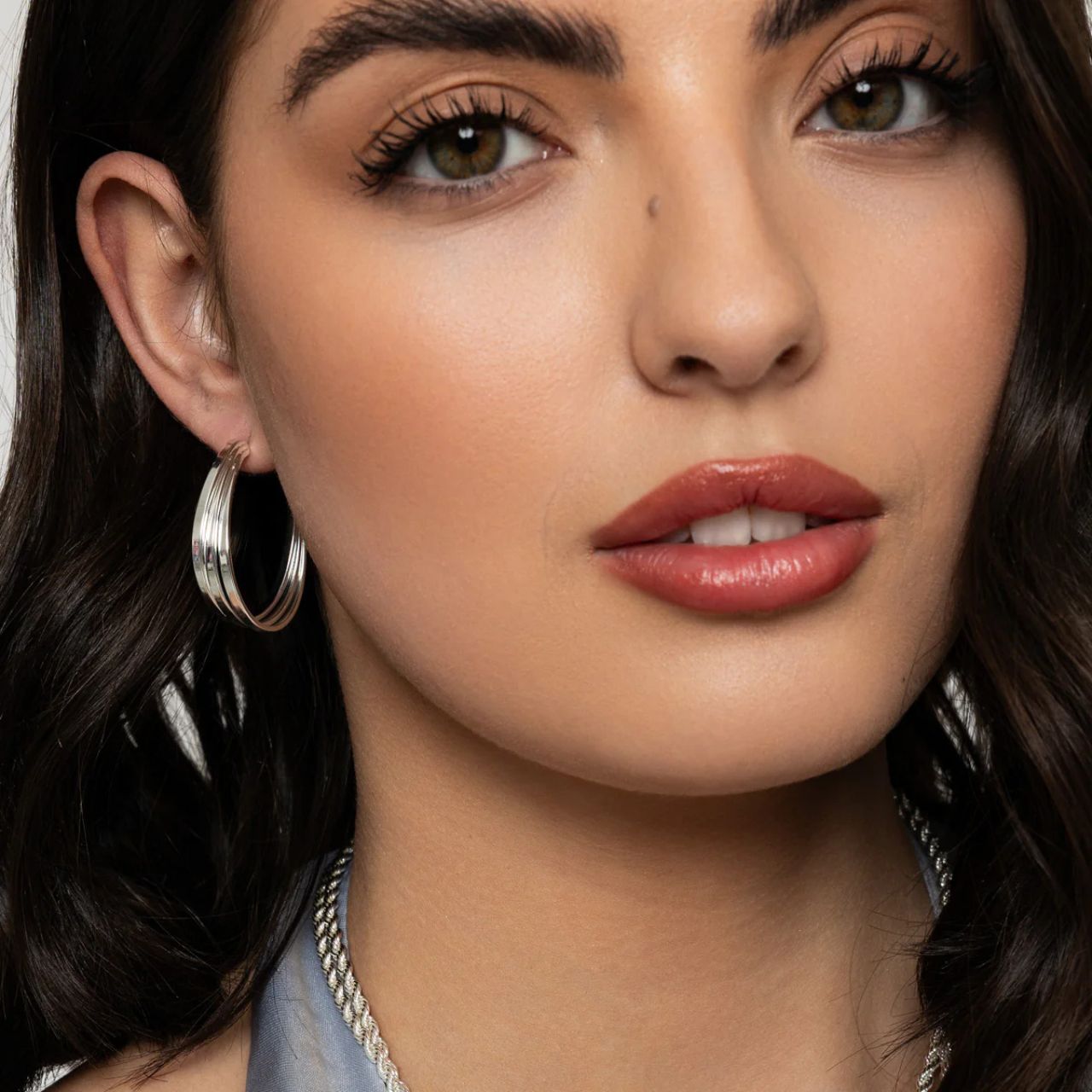 Contemporary style oval hoops with post & clip fastening. Silver plating. Length 3.5cm.