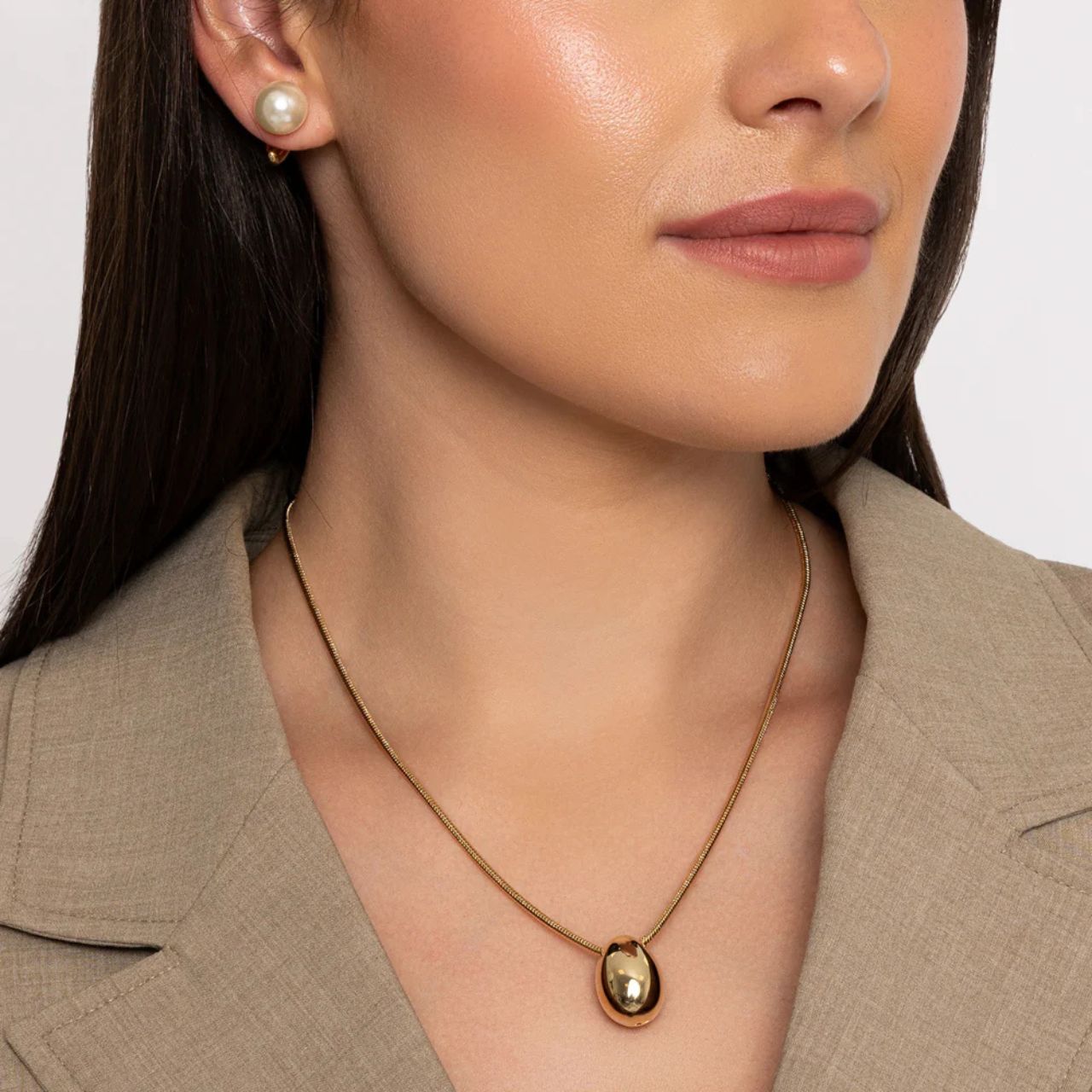 Chunky gold plated teardrop pendant with beautiful snake chain.