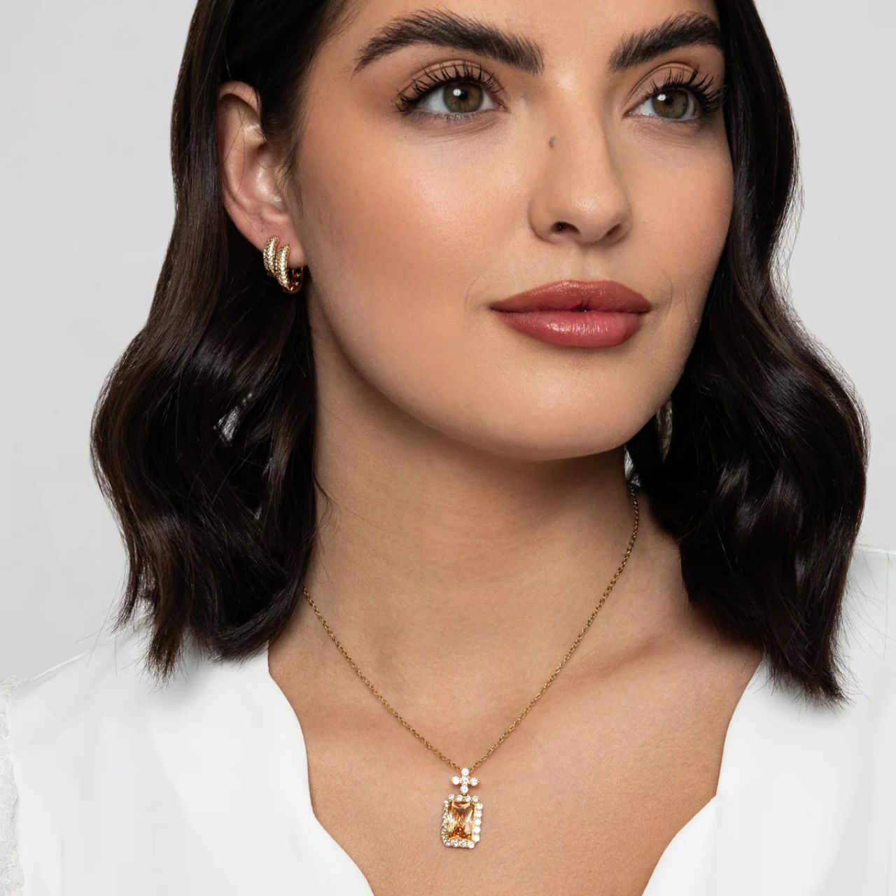 Golden shadow classic style pendant. Chain length 41 + 5cm extension. Gold plating.