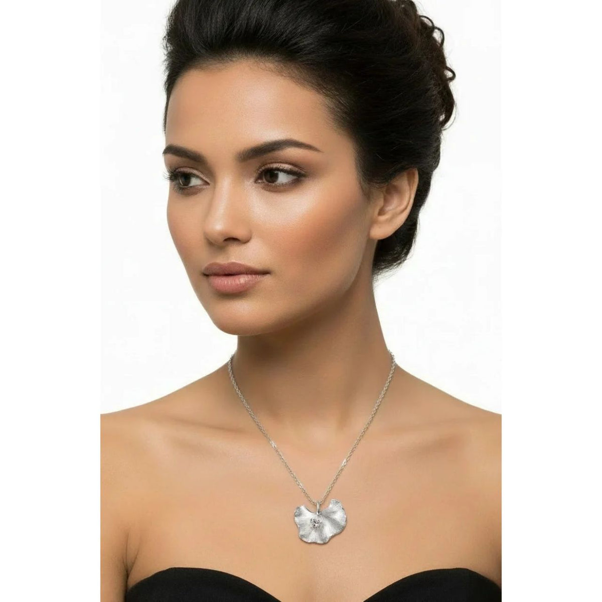 Silver petal design pendant with CZ centre stone. Length of chain 40 + 5cm extension. Slider fitting also to facilitate shorter wearing. Silver plating.