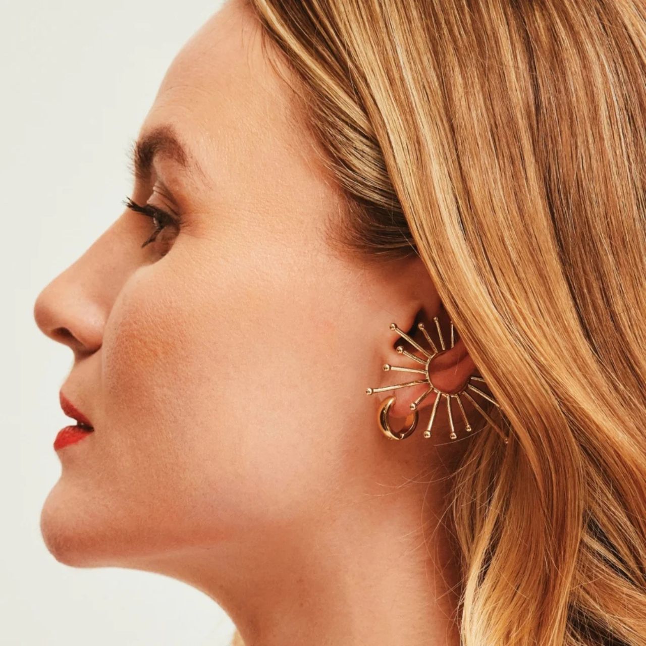 Small hoops with outer diameter 13mm, inner diameter 9mm. Post & clip fastening. Ideal for stacking.