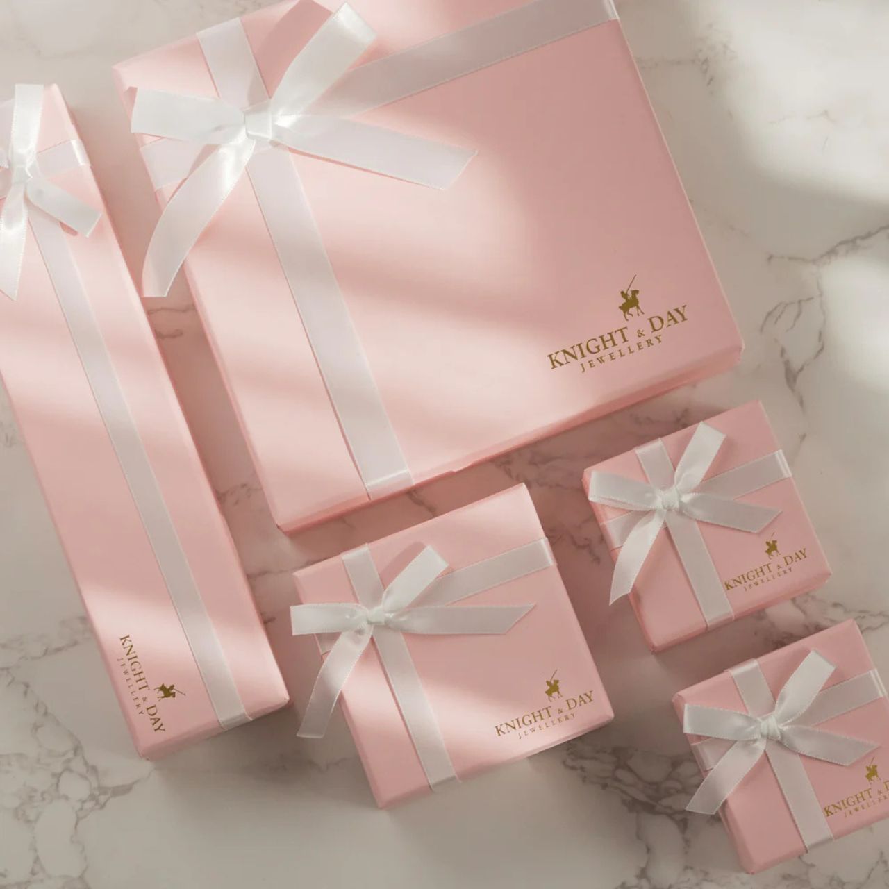 Beautiful faux pearl earrings embellished with CZ stones in baguette cut. Post fastening. 18K gold plating.