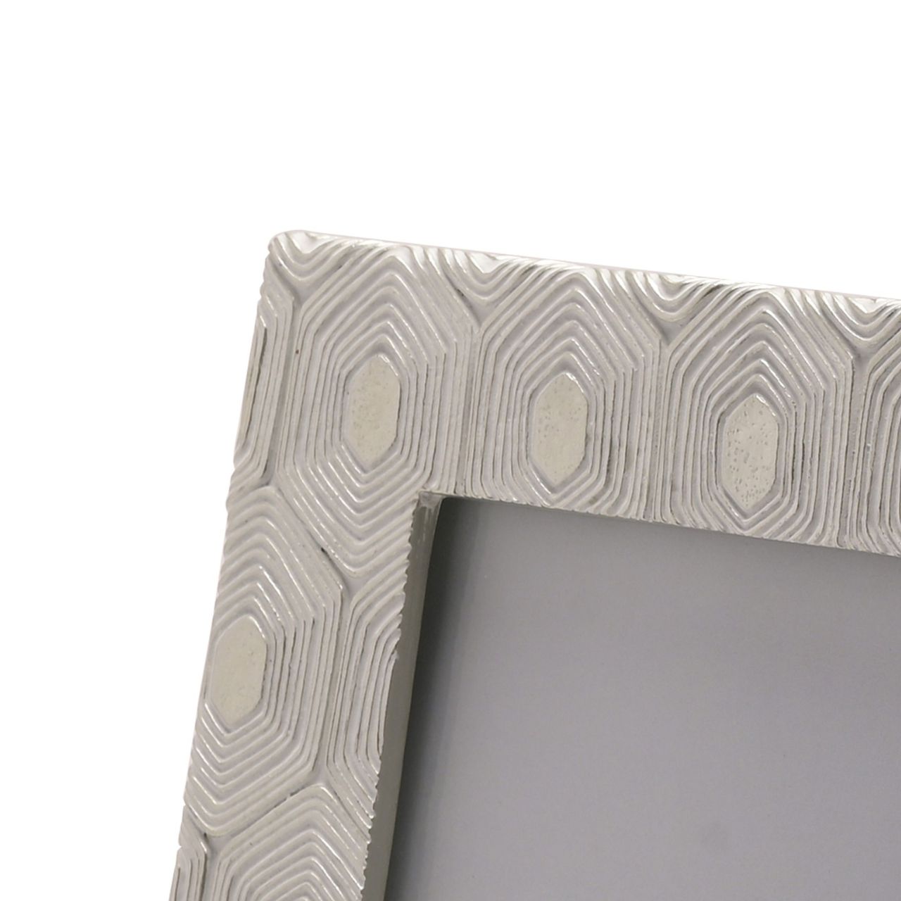 This attractive frame will enhance both the photographs within it and the room it sits within.